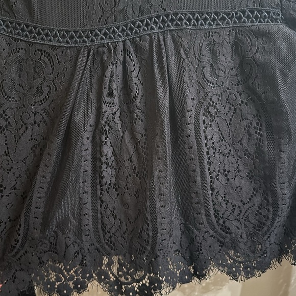 DNT lace top - Picture 2 of 5